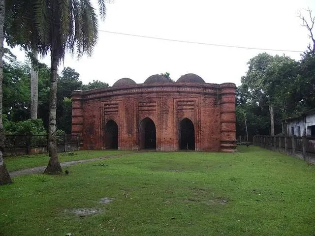 নয় গম্বুজ মসজিদ-এর ছবি