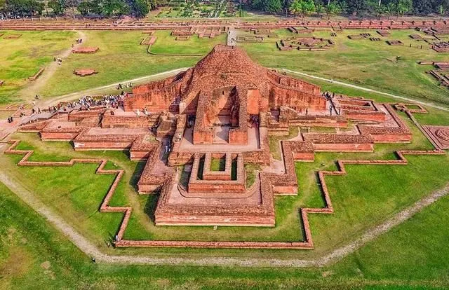 পাহাড়পুর বৌদ্ধ বিহার-এর ছবি