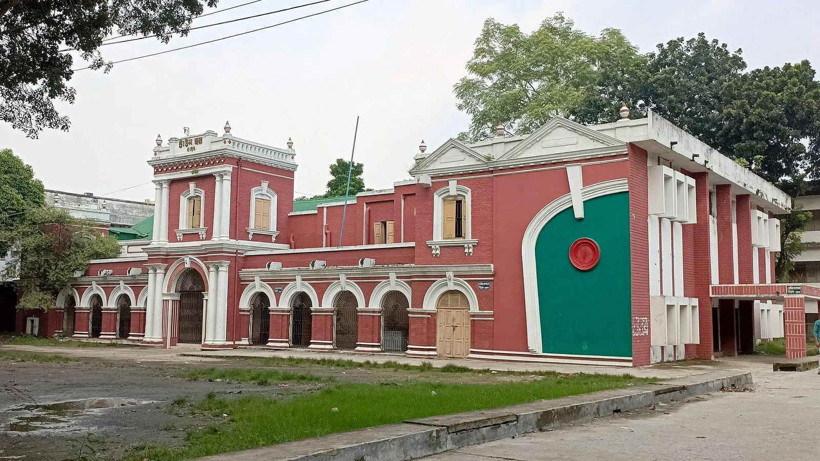 রংপুর টাউন হল-এর ছবি